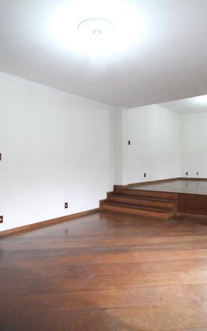 Casa para alugar com 460m², 4 quartos e 2 vagasSala