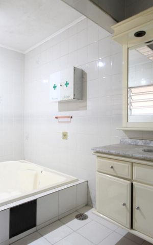 Casa para alugar com 460m², 4 quartos e 2 vagasSuíte