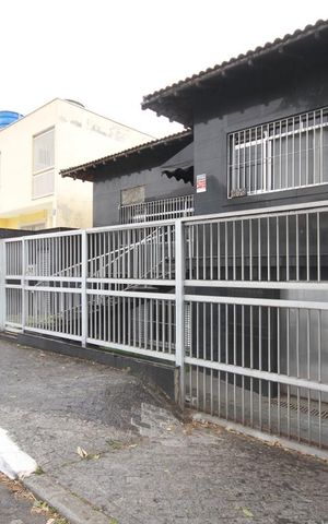 Casa para alugar com 460m², 4 quartos e 2 vagasFachada