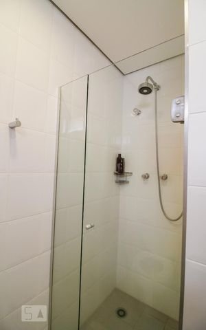 Apartamento à venda com 34m², 1 quarto e 1 vaga Apartamento à venda com 34m², 1 quarto e 1 vagaBanheiro