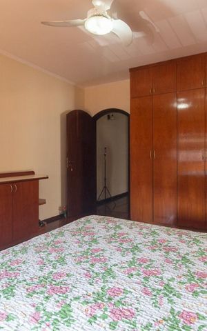 Casa à venda com 350m², 3 quartos e 4 vagas Casa à venda com 350m², 3 quartos e 4 vagasQuarto 1