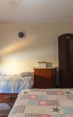 Casa à venda com 350m², 3 quartos e 4 vagas Casa à venda com 350m², 3 quartos e 4 vagasQuarto 2