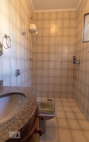 Casa à venda com 350m², 3 quartos e 4 vagas Casa à venda com 350m², 3 quartos e 4 vagasBanheiro do quarto 2