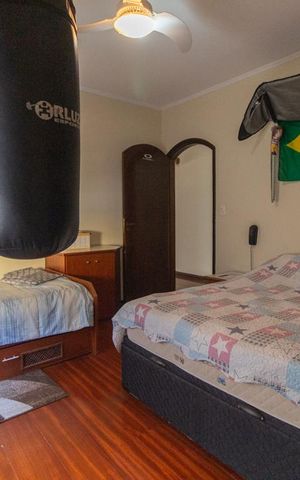 Casa à venda com 350m², 3 quartos e 4 vagas Casa à venda com 350m², 3 quartos e 4 vagasQuarto 2