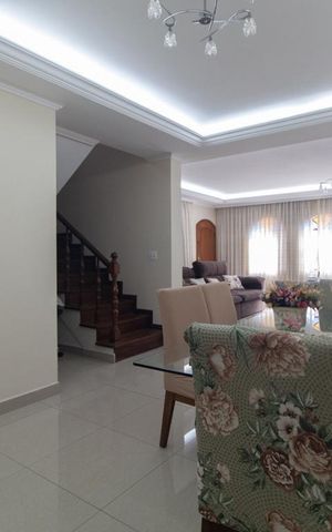 Casa à venda com 350m², 3 quartos e 4 vagas Casa à venda com 350m², 3 quartos e 4 vagasSala