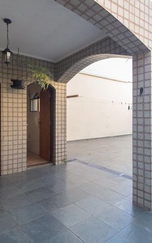 Casa à venda com 350m², 3 quartos e 4 vagas Casa à venda com 350m², 3 quartos e 4 vagasQuintal