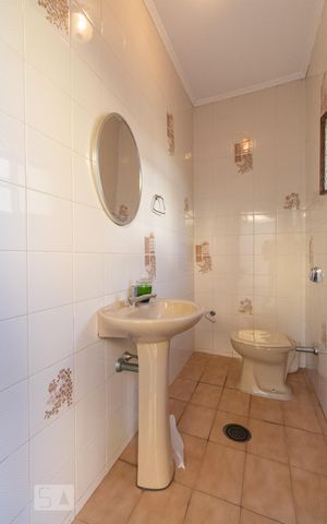 Casa à venda com 350m², 3 quartos e 4 vagas Casa à venda com 350m², 3 quartos e 4 vagasBanheiro de serviço