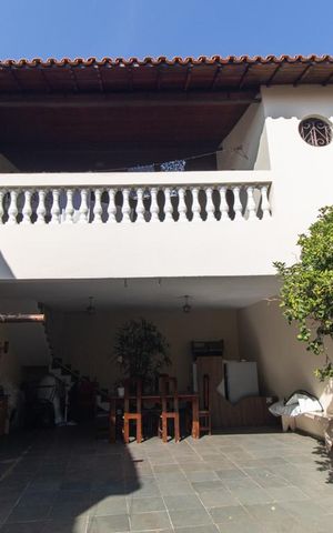 Casa à venda com 350m², 3 quartos e 4 vagas Casa à venda com 350m², 3 quartos e 4 vagasQuintal