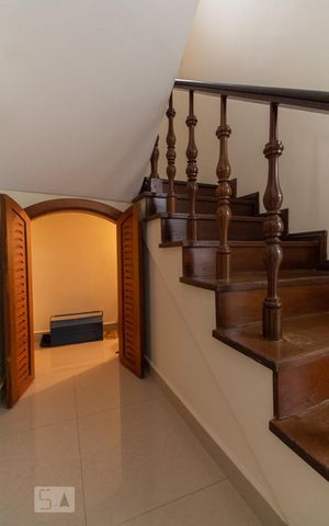 Casa à venda com 350m², 3 quartos e 4 vagas Casa à venda com 350m², 3 quartos e 4 vagasArmário
