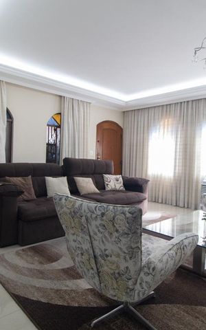Casa à venda com 350m², 3 quartos e 4 vagas Casa à venda com 350m², 3 quartos e 4 vagasSala