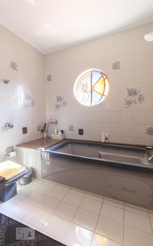 Casa à venda com 350m², 3 quartos e 4 vagas Casa à venda com 350m², 3 quartos e 4 vagasBanheiro do quarto 1
