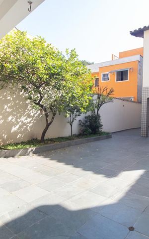 Casa à venda com 350m², 3 quartos e 4 vagas Casa à venda com 350m², 3 quartos e 4 vagasQuintal