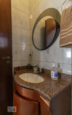 Casa à venda com 350m², 3 quartos e 4 vagas Casa à venda com 350m², 3 quartos e 4 vagasBanheiro