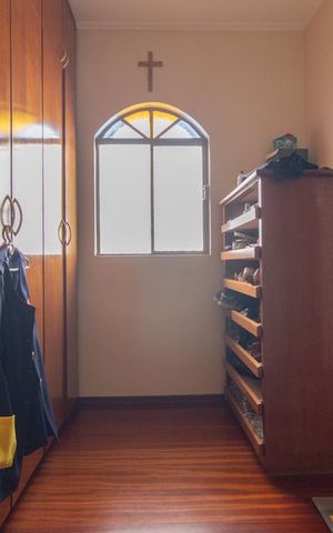 Casa à venda com 350m², 3 quartos e 4 vagas Casa à venda com 350m², 3 quartos e 4 vagasCloset