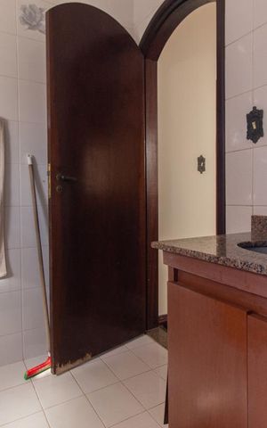 Casa à venda com 350m², 3 quartos e 4 vagas Casa à venda com 350m², 3 quartos e 4 vagasBanheiro do quarto 1