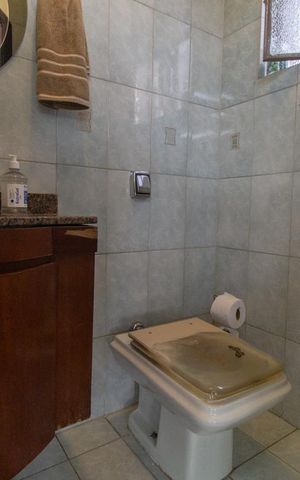 Casa à venda com 350m², 3 quartos e 4 vagas Casa à venda com 350m², 3 quartos e 4 vagasBanheiro