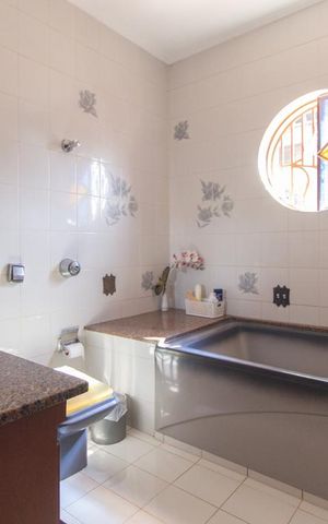 Casa à venda com 350m², 3 quartos e 4 vagas Casa à venda com 350m², 3 quartos e 4 vagasBanheiro do quarto 1