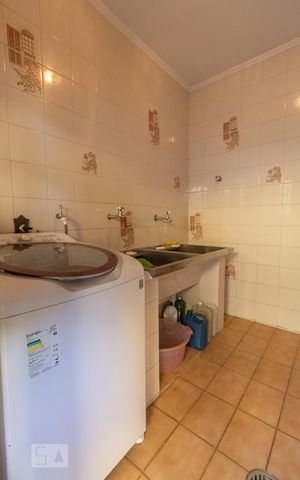 Casa à venda com 350m², 3 quartos e 4 vagas Casa à venda com 350m², 3 quartos e 4 vagasÁrea de serviço