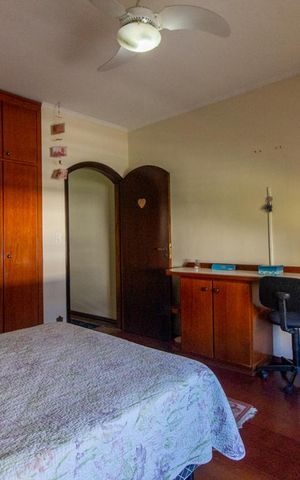 Casa à venda com 350m², 3 quartos e 4 vagas Casa à venda com 350m², 3 quartos e 4 vagasQuarto 3