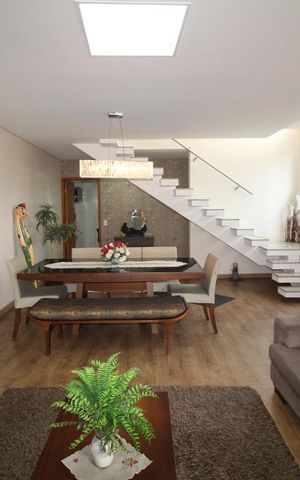 Casa à venda com 240m², 4 quartos e 3 vagasSala
