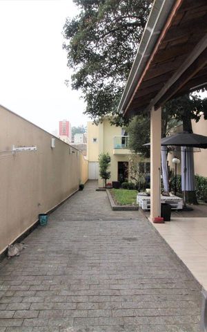 Casa à venda com 240m², 4 quartos e 3 vagasQuintal