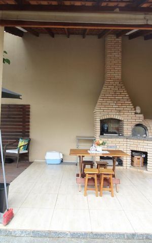 Casa à venda com 240m², 4 quartos e 3 vagasChurrasqueira