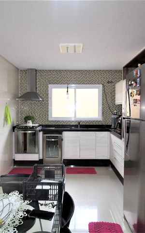 Casa à venda com 240m², 4 quartos e 3 vagasCozinha