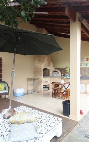 Casa à venda com 240m², 4 quartos e 3 vagasChurrasqueira
