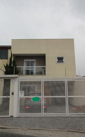 Casa à venda com 240m², 4 quartos e 3 vagas Casa à venda com 240m², 4 quartos e 3 vagasFachada