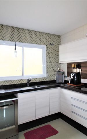 Casa à venda com 240m², 4 quartos e 3 vagasCozinha