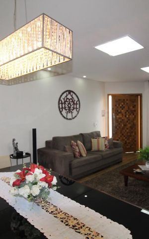 Casa à venda com 240m², 4 quartos e 3 vagasSala
