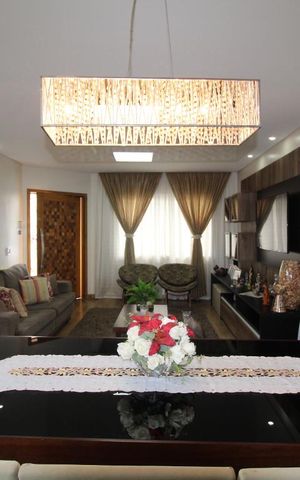 Casa à venda com 240m², 4 quartos e 3 vagasSala