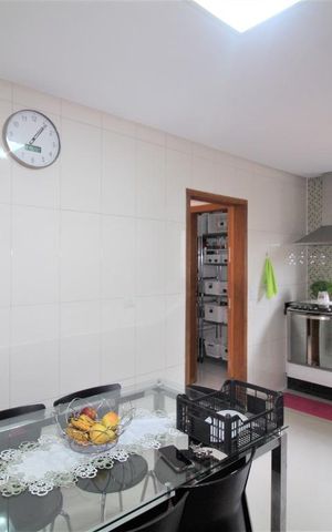 Casa à venda com 240m², 4 quartos e 3 vagasCozinha