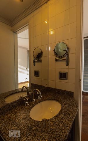 Apartamento à venda com 281m², 4 quartos e 2 vagas Apartamento à venda com 281m², 4 quartos e 2 vagasBanheiro da Suíte 2