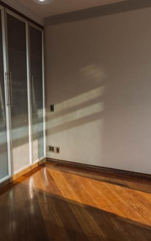 Apartamento à venda com 281m², 4 quartos e 2 vagas Apartamento à venda com 281m², 4 quartos e 2 vagasQuarto Suíte 2
