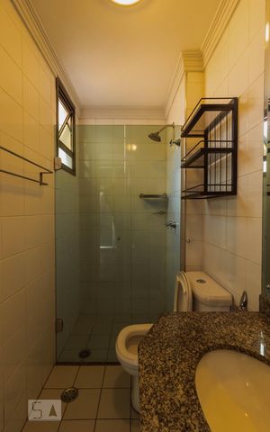 Apartamento à venda com 281m², 4 quartos e 2 vagas Apartamento à venda com 281m², 4 quartos e 2 vagasBanheiro da Suíte 2