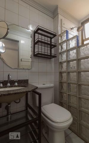 Apartamento à venda com 281m², 4 quartos e 2 vagas Apartamento à venda com 281m², 4 quartos e 2 vagasBanheiro da Suíte 1