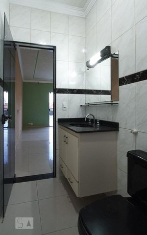 Casa à venda com 371m², 2 quartos e 4 vagas Casa à venda com 371m², 2 quartos e 4 vagasBanheiro da suíte 2