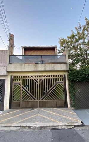 Casa à venda com 371m², 2 quartos e 4 vagas Casa à venda com 371m², 2 quartos e 4 vagasFachada