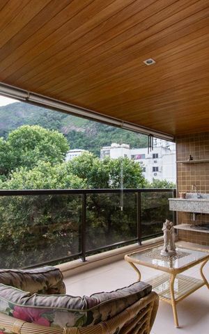 Apartamento à venda com 170m², 4 quartos e 2 vagas Apartamento à venda com 170m², 4 quartos e 2 vagasVaranda