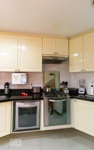 Apartamento à venda com 170m², 4 quartos e 2 vagas Apartamento à venda com 170m², 4 quartos e 2 vagasCozinha