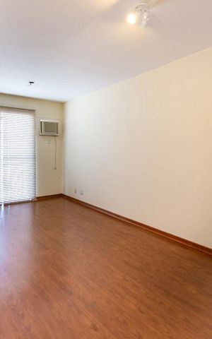 Apartamento à venda com 74m², 2 quartos e 1 vaga Apartamento à venda com 74m², 2 quartos e 1 vagaSala