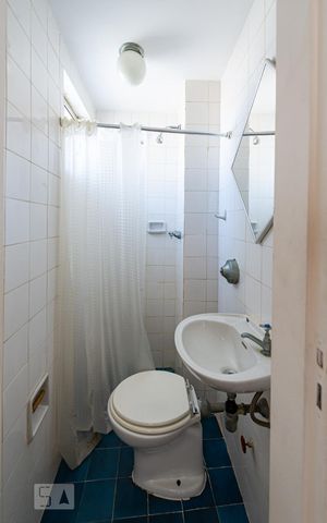 Apartamento à venda com 74m², 2 quartos e 1 vaga Apartamento à venda com 74m², 2 quartos e 1 vagaBanheiro de Serviço