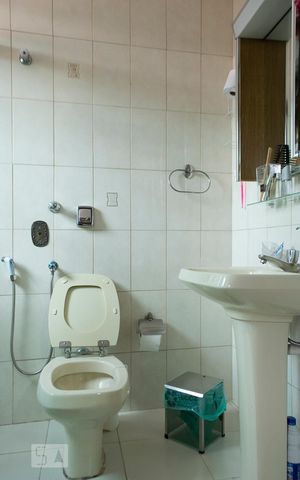 Casa à venda com 161m², 7 quartos e 2 vagasBANHEIRO SUÍTE QUARTO 4