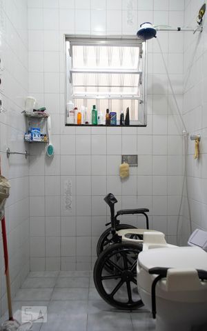 Casa à venda com 161m², 7 quartos e 2 vagasBANHEIRO