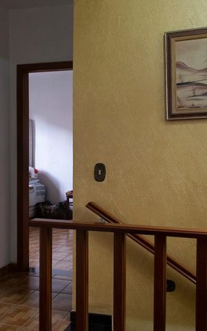 Casa à venda com 161m², 7 quartos e 2 vagasHALL ESCADAS
