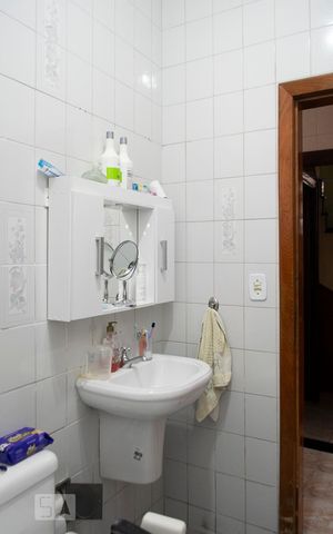 Casa à venda com 161m², 7 quartos e 2 vagasBANHEIRO