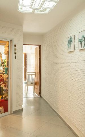 Casa à venda com 197m², 3 quartos e 2 vagas Casa à venda com 197m², 3 quartos e 2 vagasCorredor