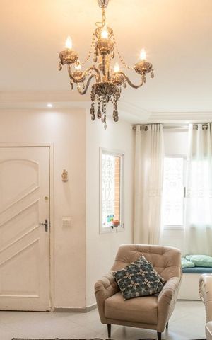 Casa à venda com 197m², 3 quartos e 2 vagas Casa à venda com 197m², 3 quartos e 2 vagasSala