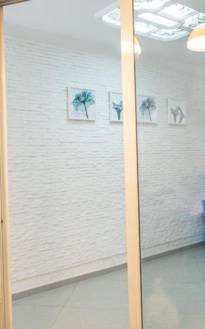 Casa à venda com 197m², 3 quartos e 2 vagas Casa à venda com 197m², 3 quartos e 2 vagasEscritório